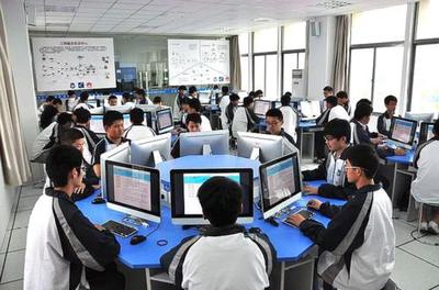 云南省電子信息與計(jì)算機(jī)技術(shù)開發(fā)專業(yè)概覽及就業(yè)前景分析